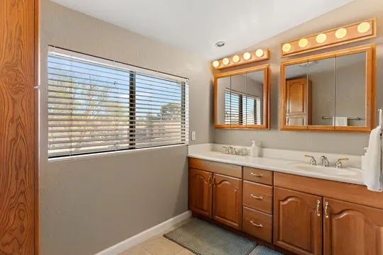 Old Town Lofts, Unit 1 — bathroom